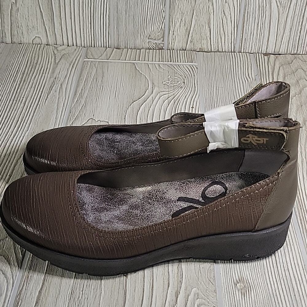 OTBT Scamper Dark Dune Leather Low Wedge Comfort Shoe Womens Size 6 NEW - Picture 4 of 12